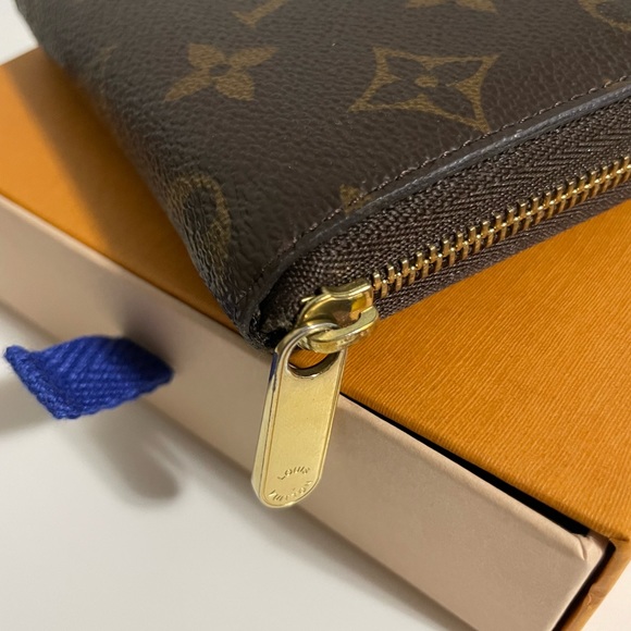 Authentic Louis Vuitton Zippy card holder - Picture 2 of 16